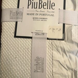 PiuBelle White Queen Coverlet